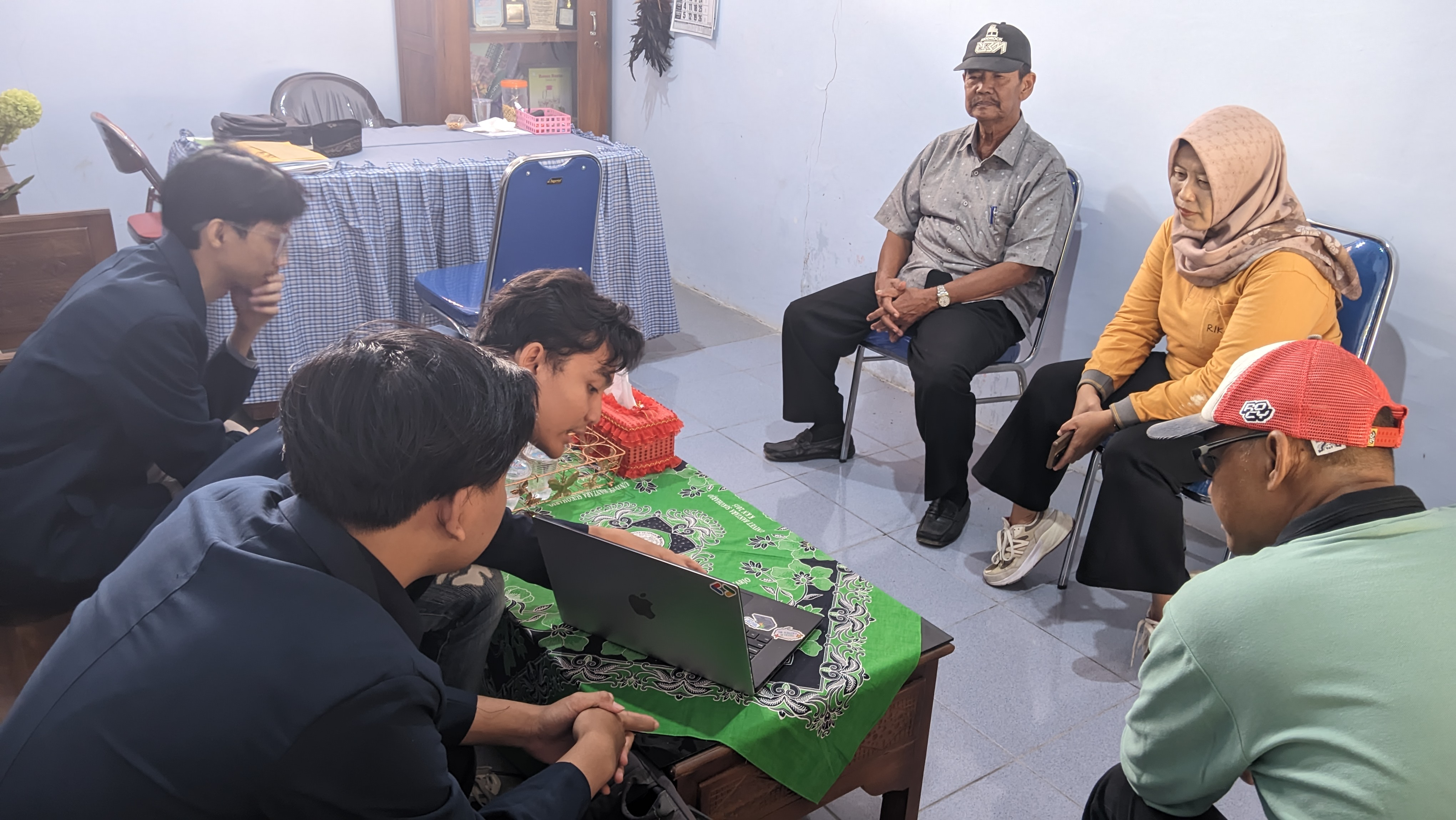 DUKUNG KETAHANAN PANGAN DESA BIBIS, MAHASISWA TEKNIK INFORMATIKA UNESA , HADIRKAN INOVASI BERBASIS AI